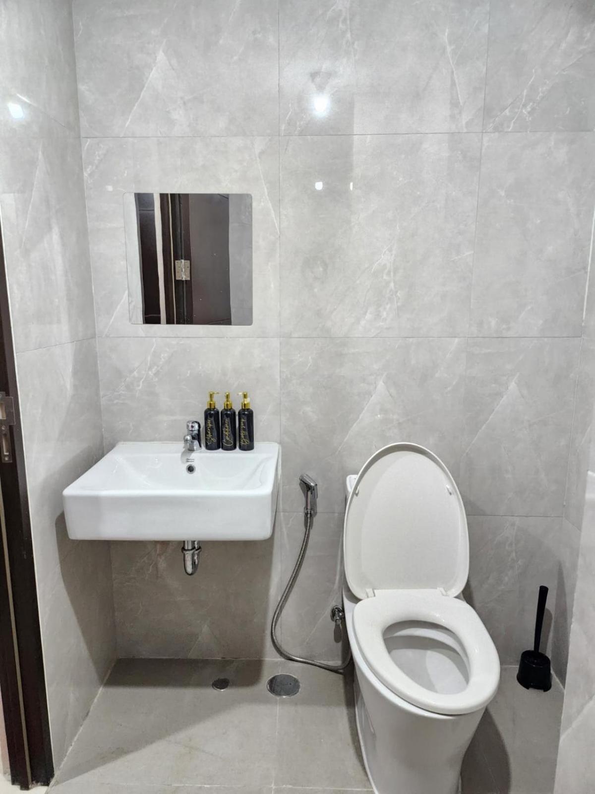 Cozy Apartemen South Surabaya Bagian luar foto